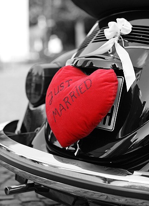 back of a black car that says just married